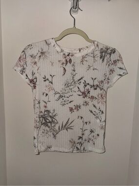 Koaj Women’s White Floral Short Sleeve Tee